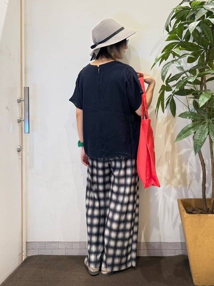 misakiさんの「SHOO･LA･RUE｜【S-LL/ポケット付き】チェック柄 ウェーブプリーツパンツ」を使ったコーディネート