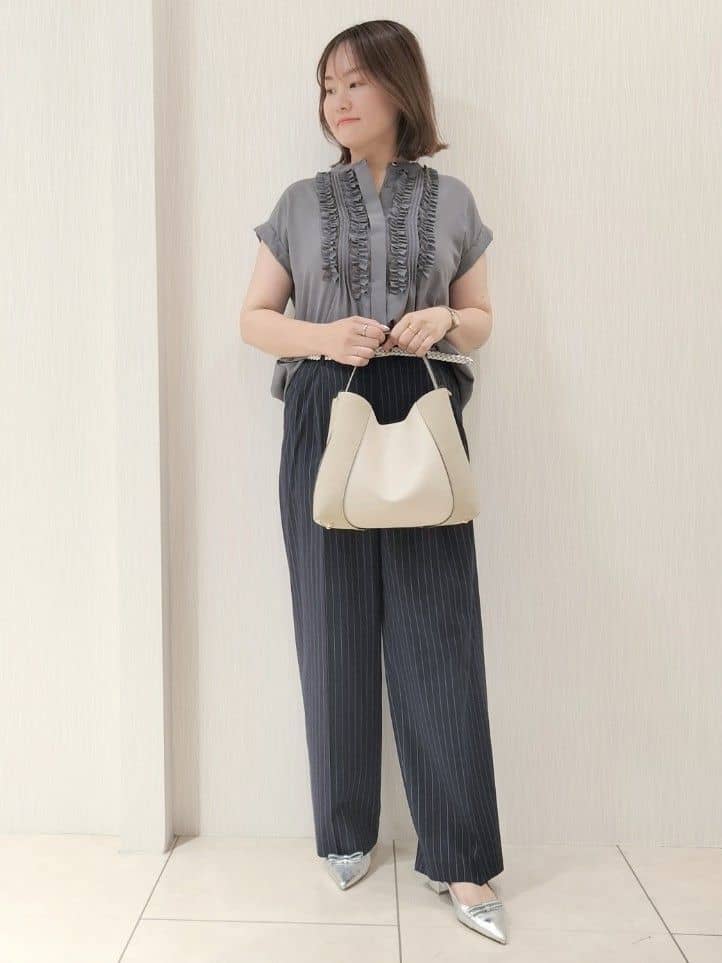 naokoさんの「UNTITLED｜◆【セットアップ可能／オンオフ】ラミー混 タックワイドパンツ」を使ったコーディネート