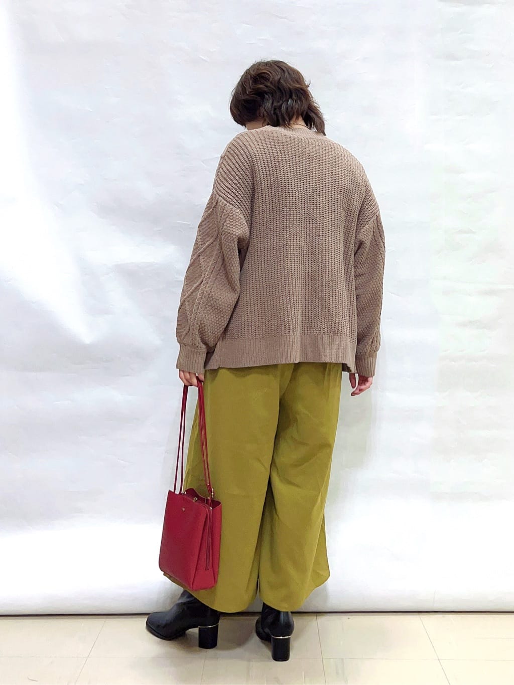 まっつんさんの「SHOO･LA･RUE｜【S-LL】インせず決まる 背中タック入り パフ袖トップス」を使ったコーディネート