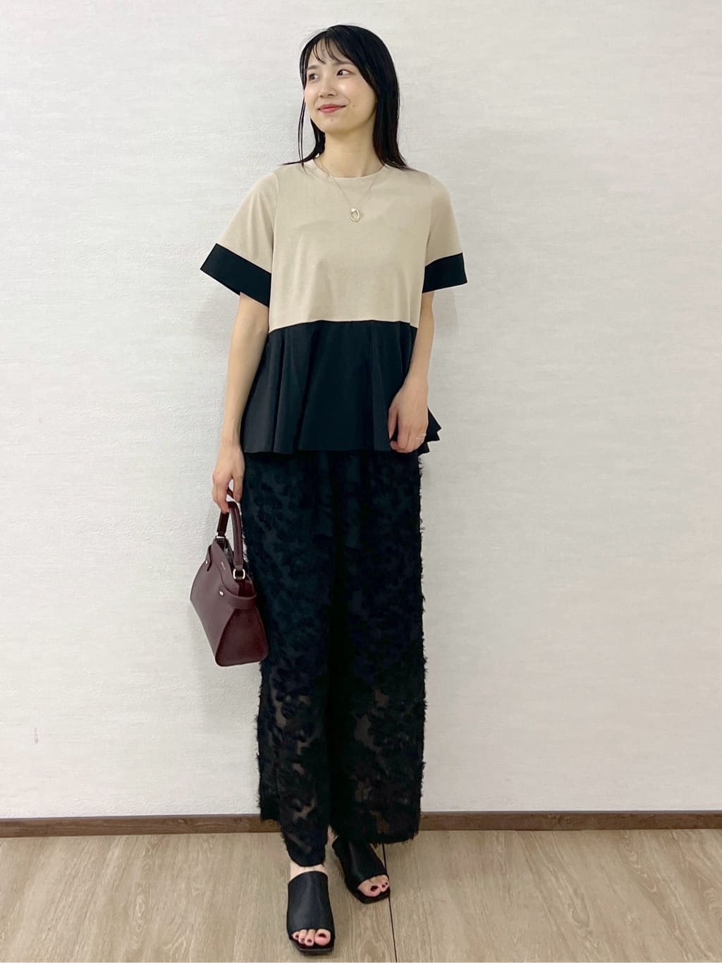 sachikoさんの「OPAQUE.CLIP｜配色フハクドッキングペプラムトップス【洗濯機洗い可／抗ピル】」を使ったコーディネート
