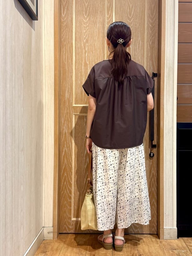 KAORIさんの「SHOO･LA･RUE｜【S-LL/裏地ひんやり】スカート見えで上品に マットサテンスカーチョ」を使ったコーディネート