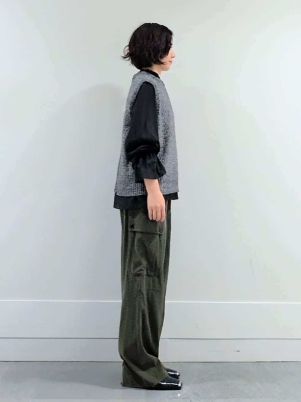ミズタさんの「UNTITLED｜【重ね着レイヤードに】杢調ニットベスト」を使ったコーディネート