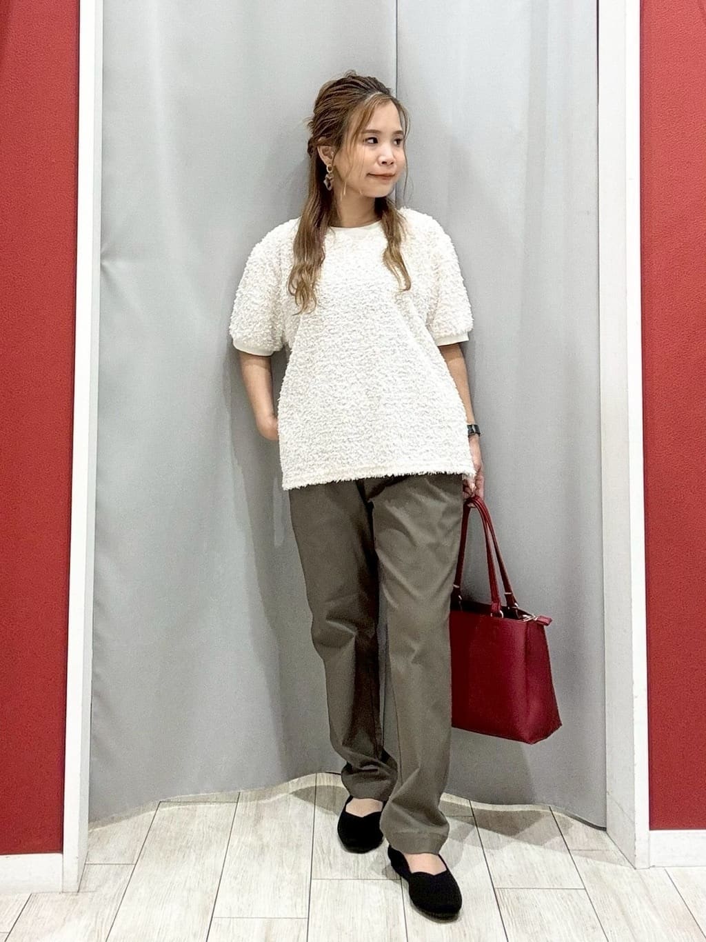 shioさんの「SHOO･LA･RUE｜【洗える】お袖のタックがアクセント インせず着られる さらさらドルマントップス」を使ったコーディネート
