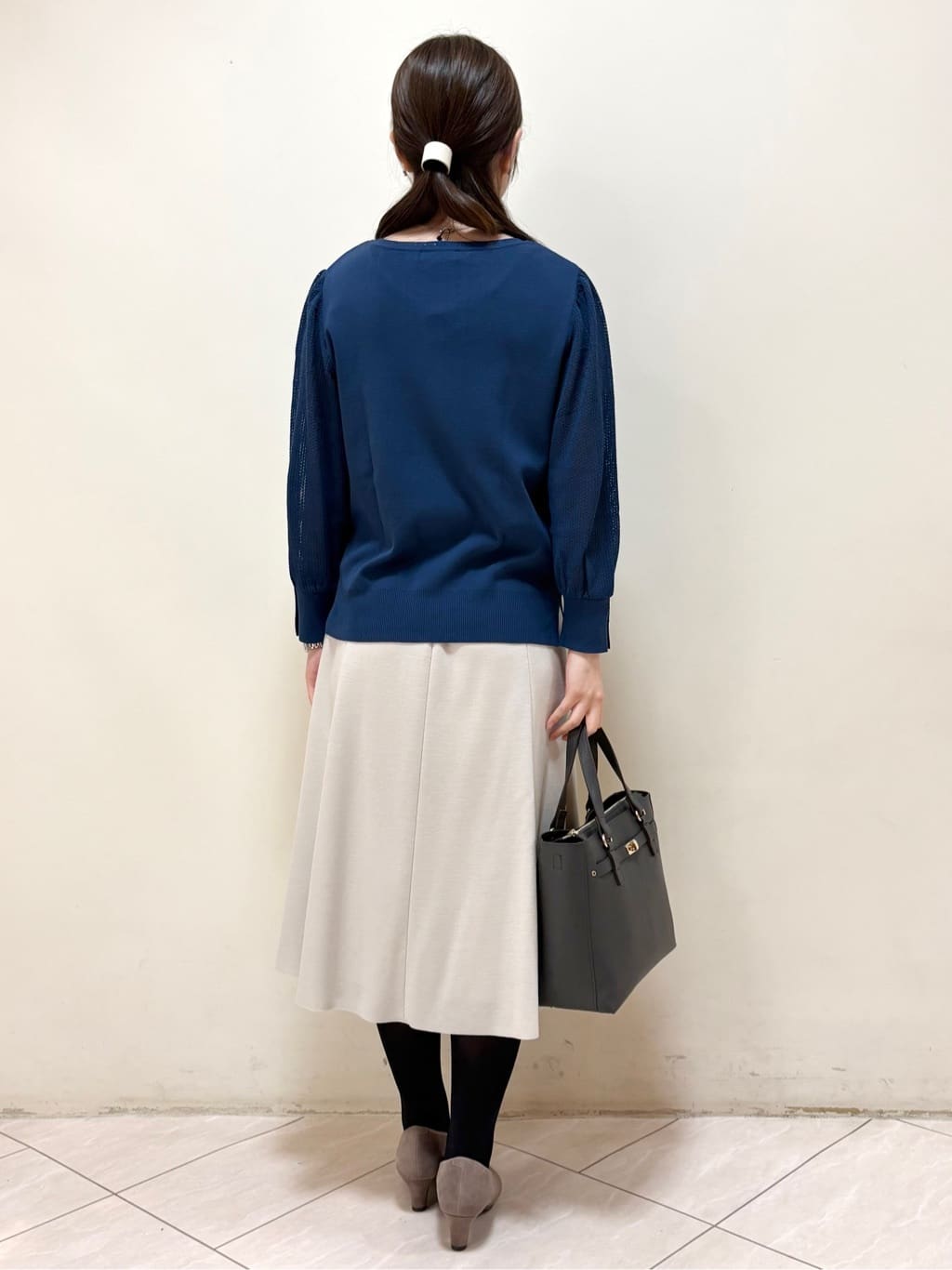 mikiさんの「Reflect｜【秋映え◎】Vネック&times;メッシュスリーブニット」を使ったコーディネート