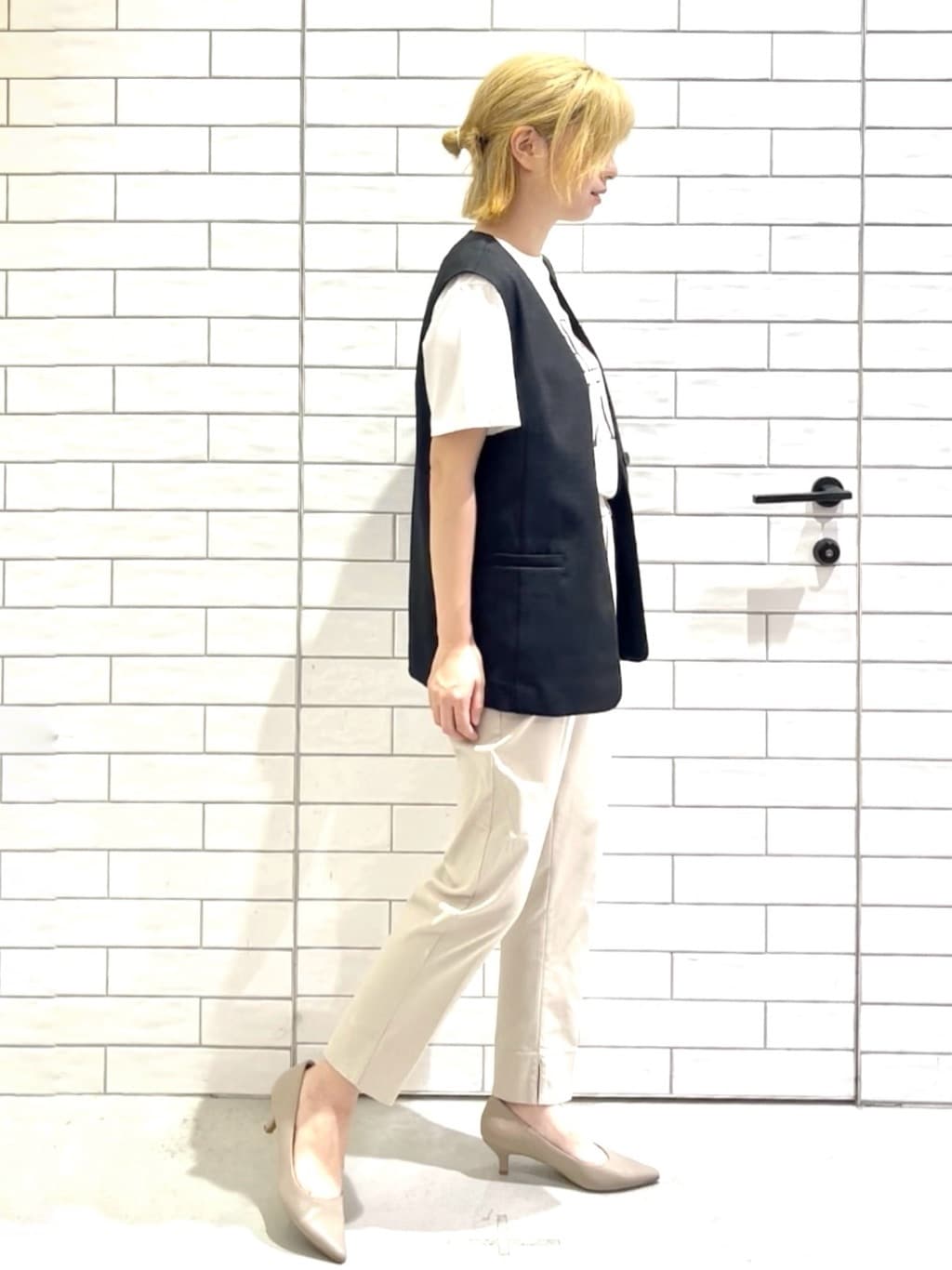しおりさんの「OPAQUE.CLIP｜ロゴプリントTシャツ【洗濯機洗い可】」を使ったコーディネート