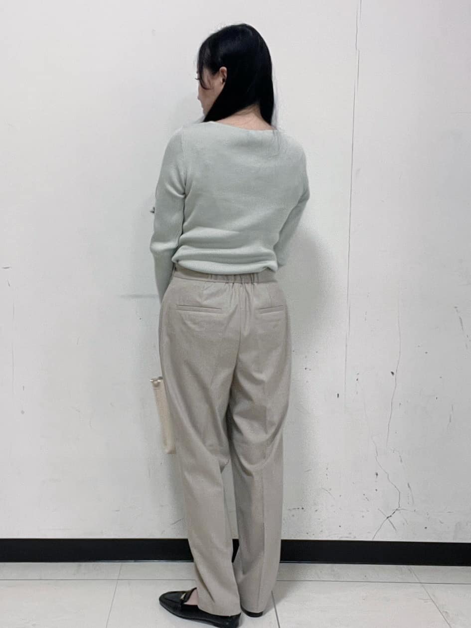 Hitomiさんの「index｜ウールライクストレッチテーパードパンツ／セットアップ対応【洗濯機OK】」を使ったコーディネート