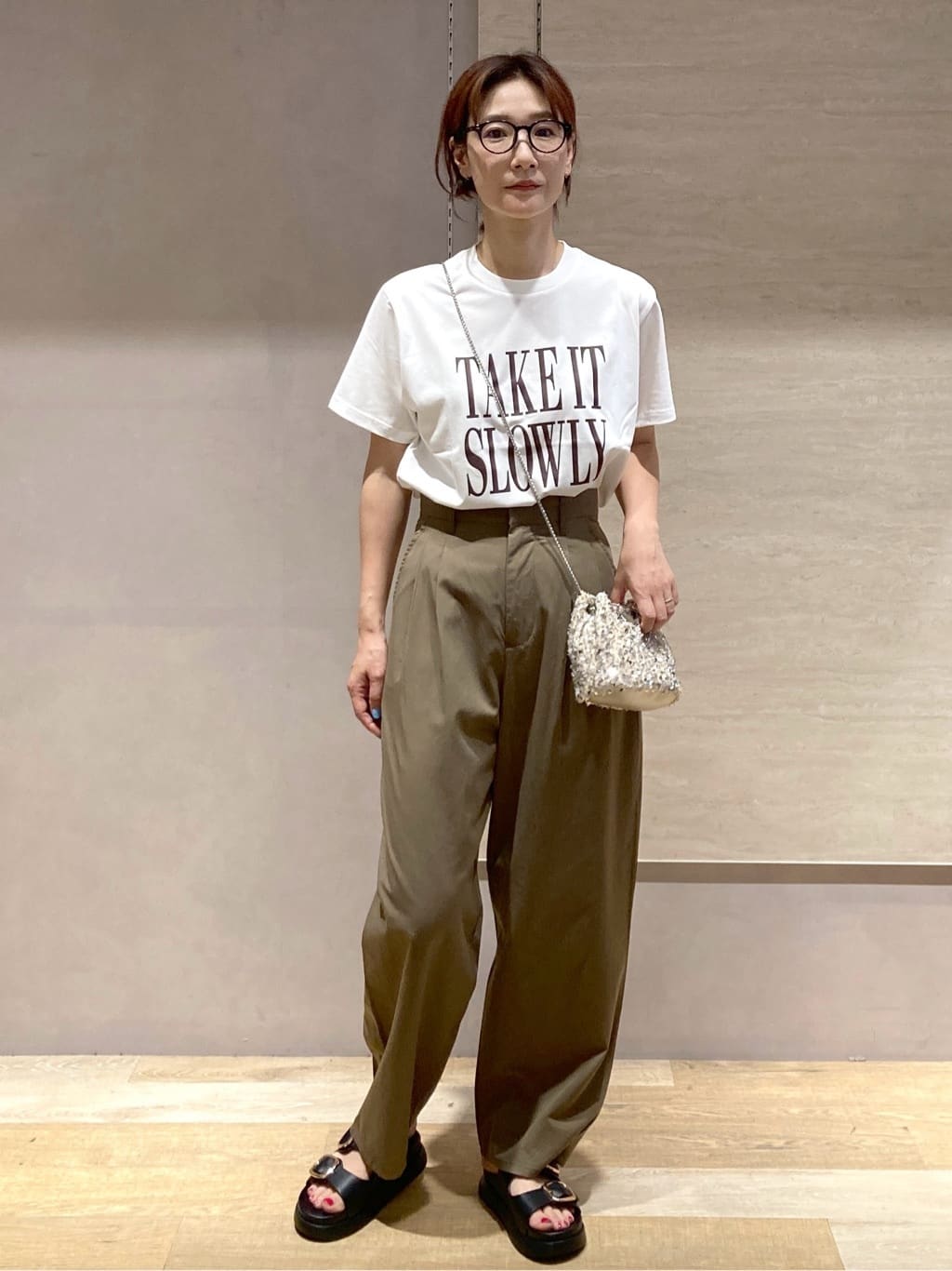 たけねぇさんの「OPAQUE.CLIP｜ロゴプリントTシャツ【洗濯機洗い可】」を使ったコーディネート