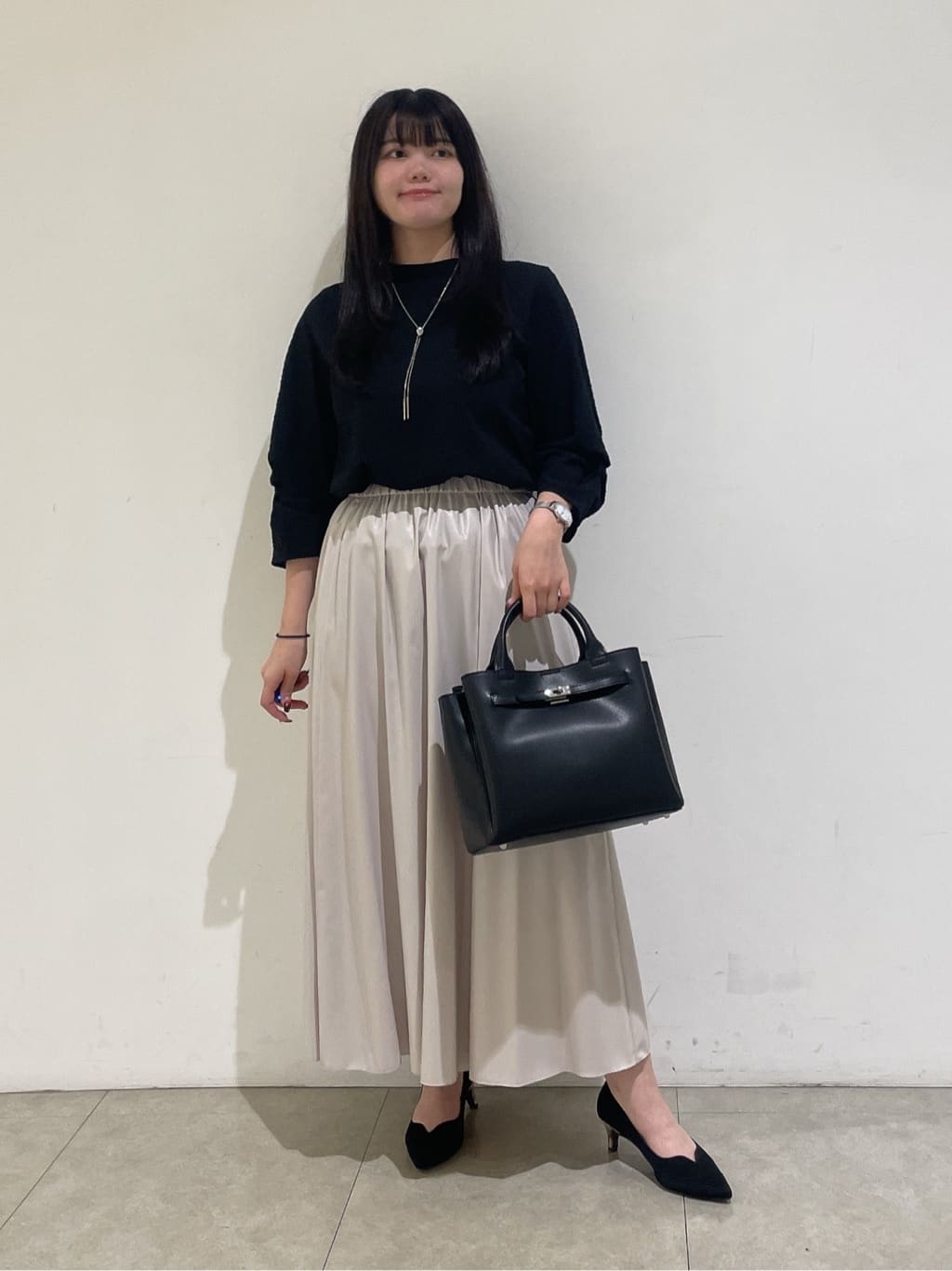 emikaさんの「INDIVI｜レザー調ギャザースカート」を使ったコーディネート