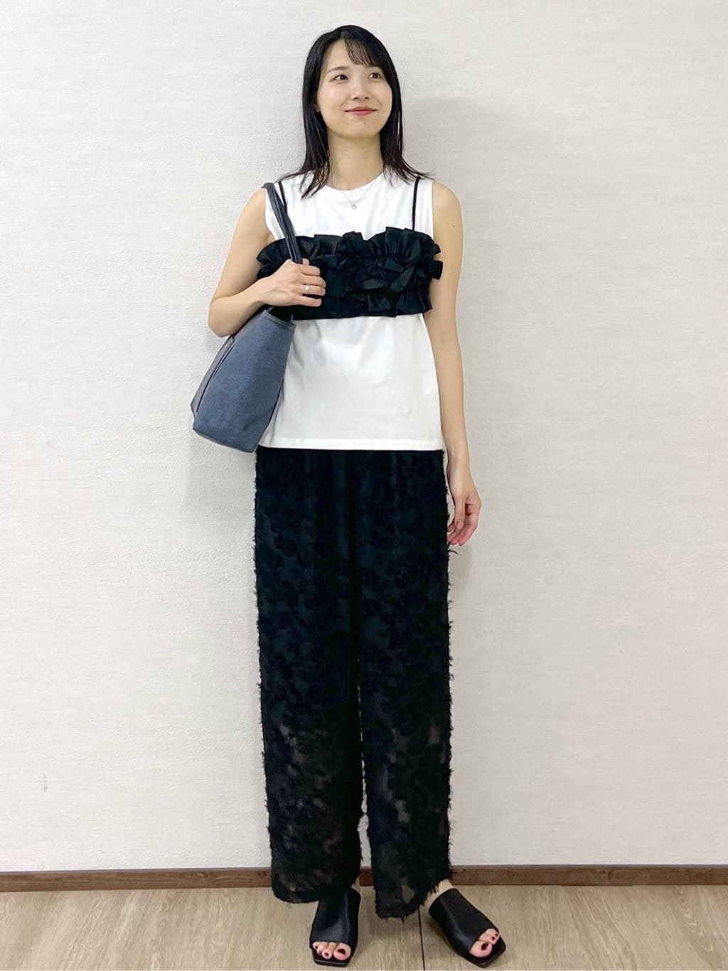 sachikoさんの「OPAQUE.CLIP｜《CanCam掲載》ツインセット／フリルキャミビスチェ&times;フレンチスリーブカットソー【洗濯機洗い可】」を使ったコーディネート