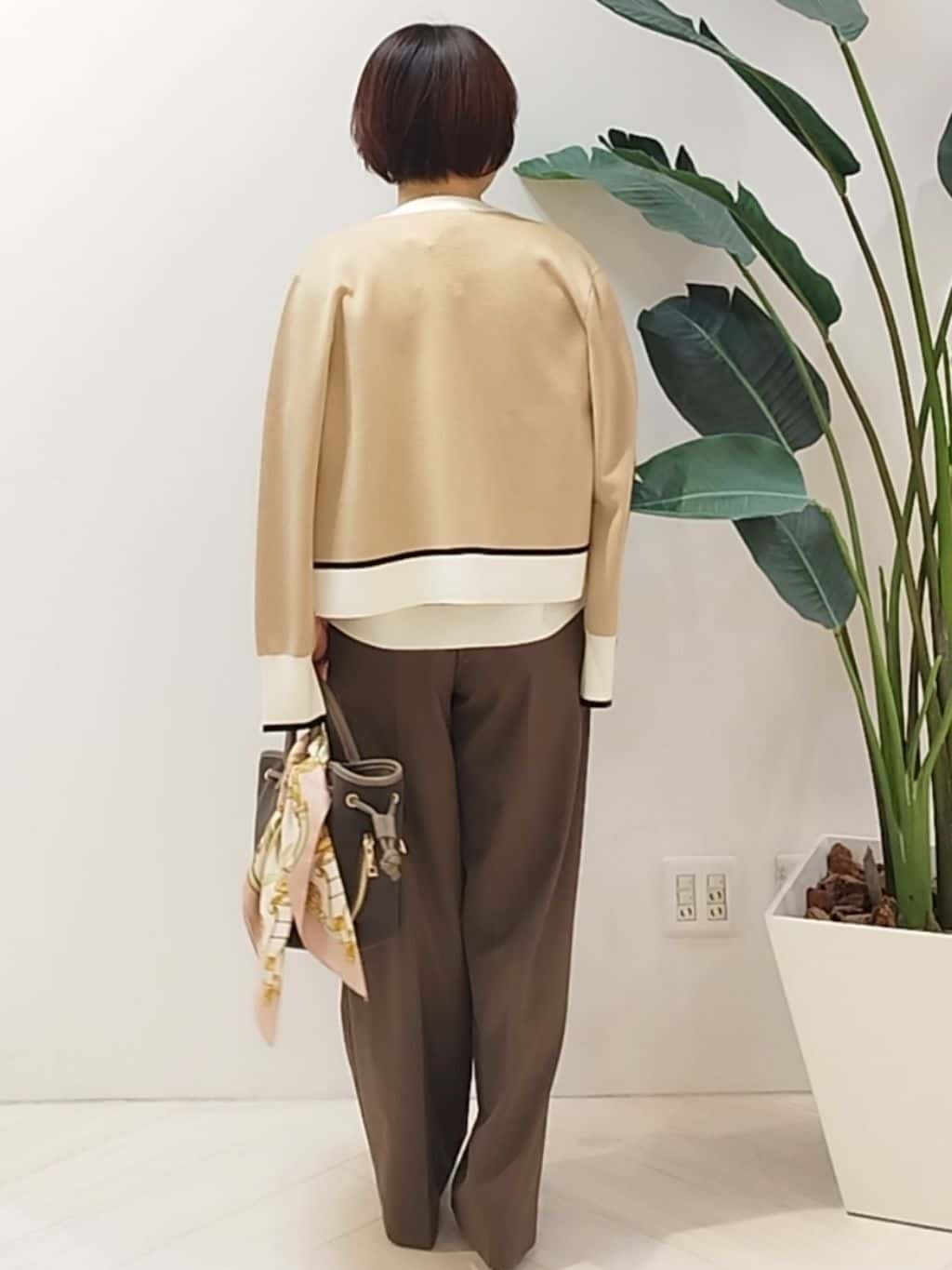 s u g iさんの「UNTITLED｜【洗える/ウエスト後ろゴム】ウール混　タックワイドパンツ」を使ったコーディネート