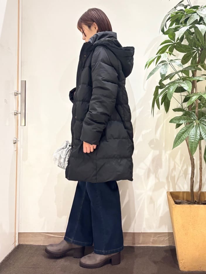 TOWAさんの「SHOO･LA･RUE｜【洗濯機可/撥水】フェイクファーフード ロングダウン」を使ったコーディネート