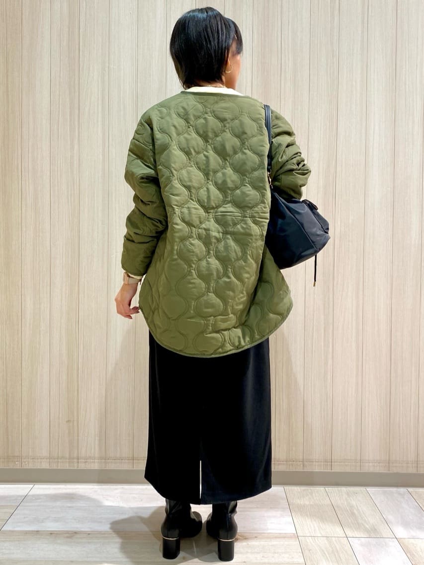 suzuさんの「SHOO･LA･RUE｜【洗濯機可/ちくちくしにくい】大人のための スウェットライク刺繍ロゴニット」を使ったコーディネート