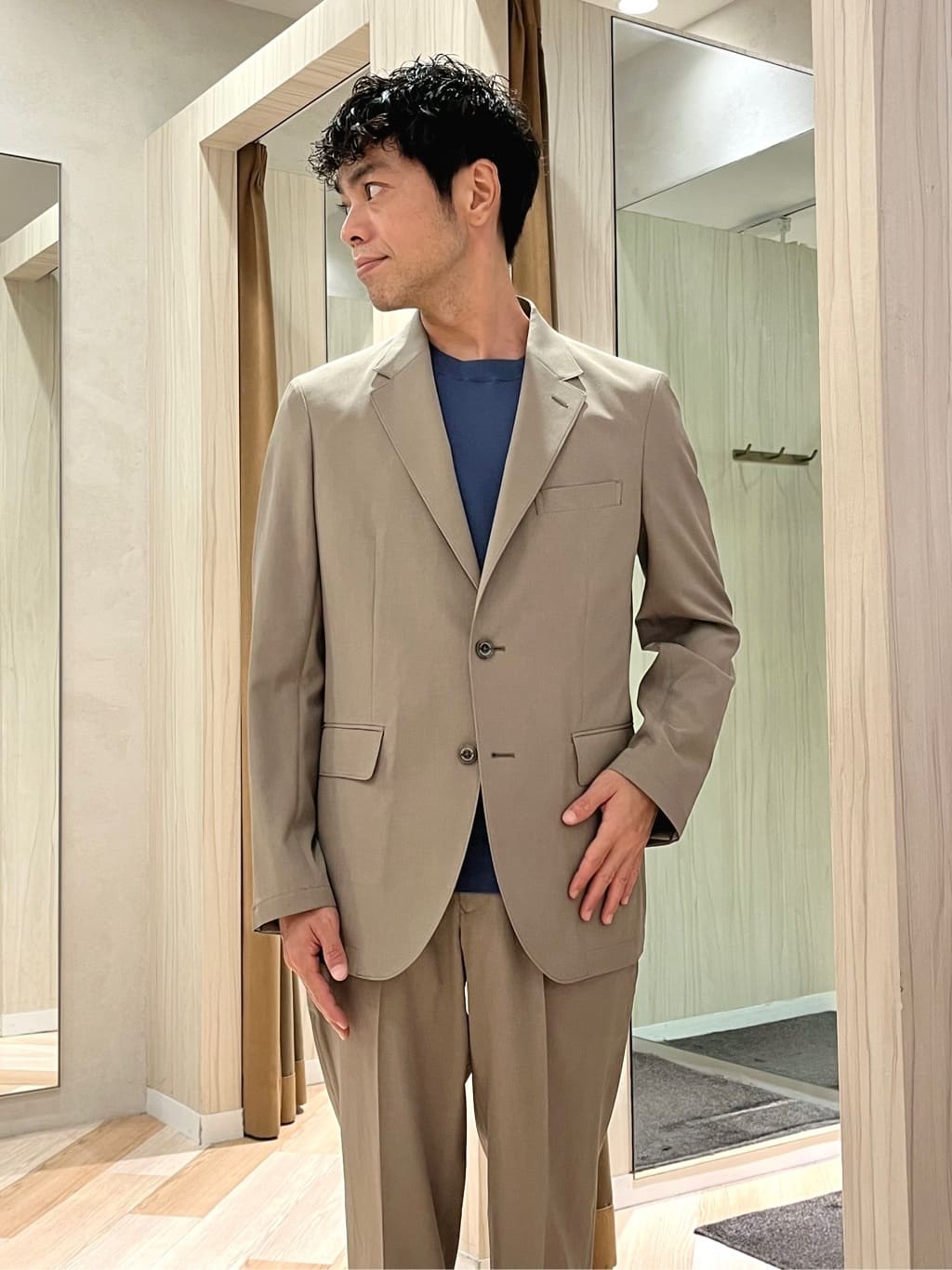 URAさんの「TAKEO KIKUCHI｜【COOL CITY WEAR】アーバンクール ジャケット /接触冷感・吸水速乾」を使ったコーディネート