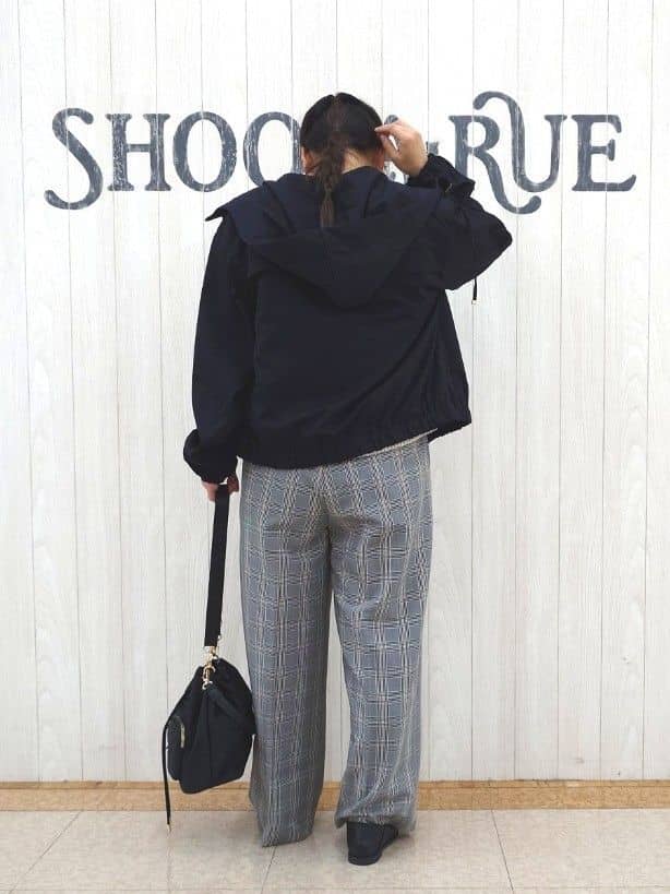 とろろさんの「SHOO･LA･RUE｜【前後2WAY】着るだけで着映える ループヤーンベスト」を使ったコーディネート