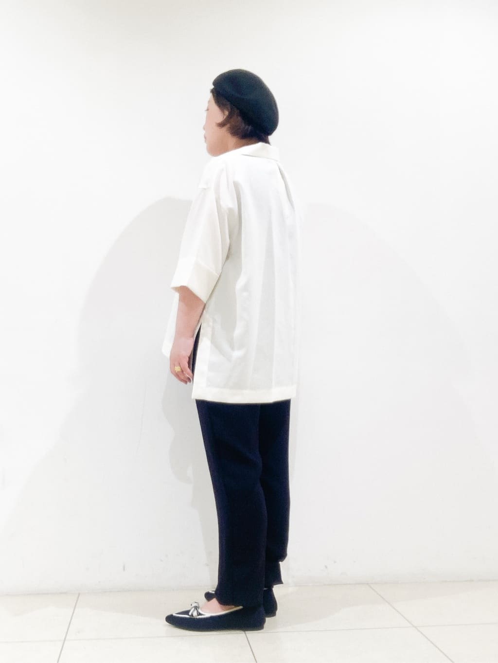 takedaさんの「UNTITLED｜【UVカット/接触冷感/吸水速乾/ゆったり】V開きネックシャツ」を使ったコーディネート