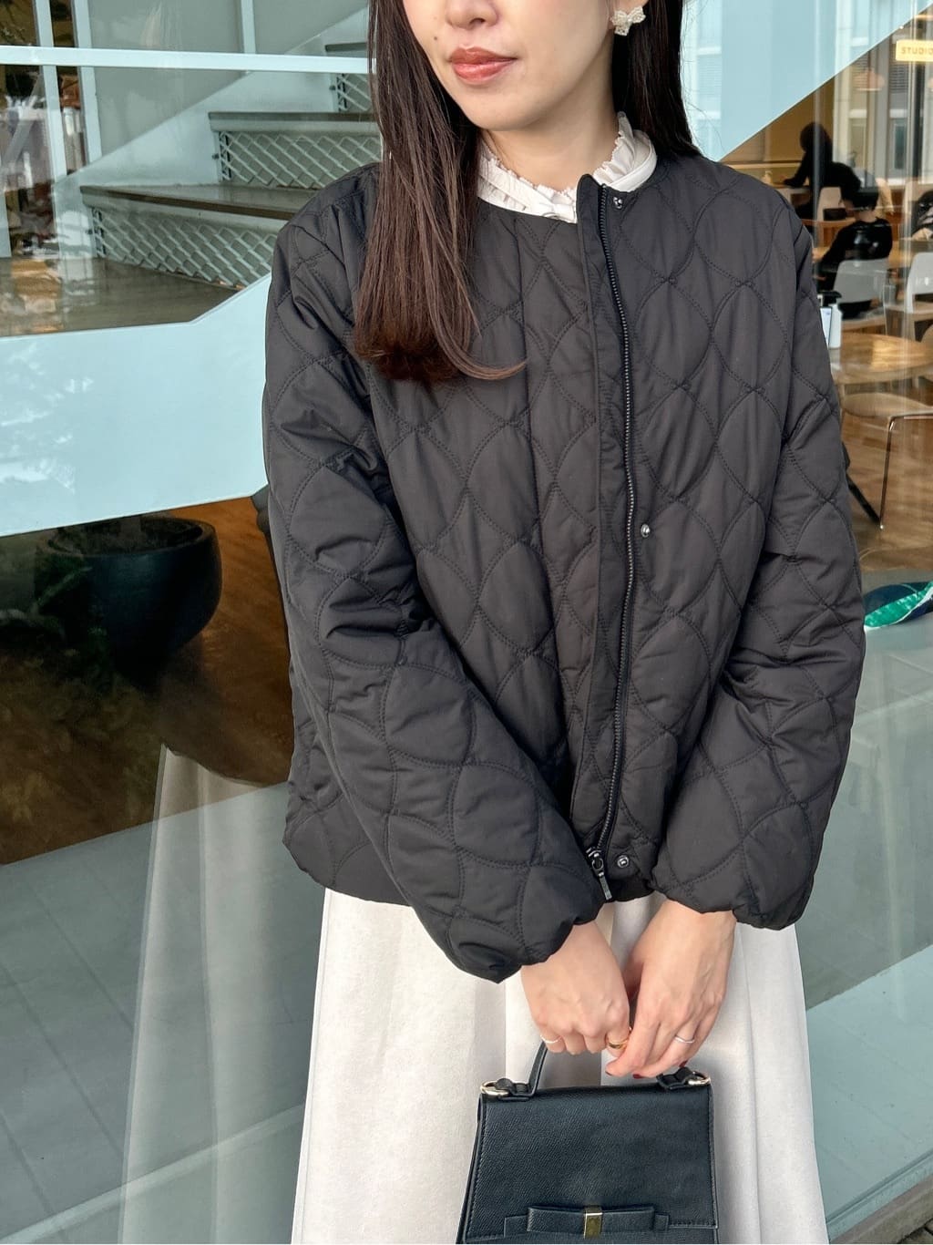 teiさんの「Couture brooch｜【フェミニン・通勤】タイ付きピコフリルブラウス」を使ったコーディネート