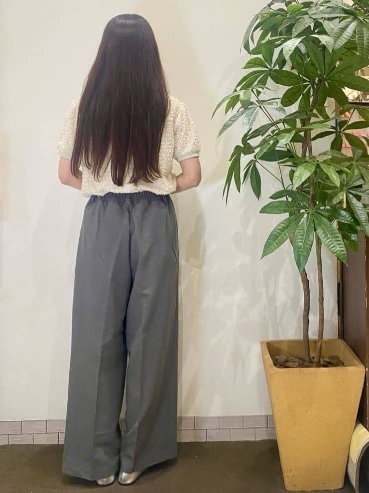AYUMIさんの「SHOO･LA･RUE｜【S-LL】大人も着やすい愛らしさ リボンヤーン半袖トップス」を使ったコーディネート