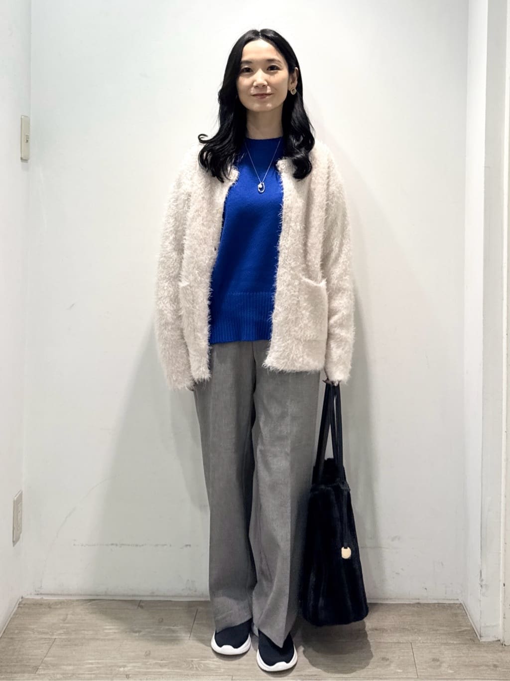 yuicciさんの「OPAQUE.CLIP｜【A4サイズ対応／マチ付き】ストライプフェイクファートートバッグ」を使ったコーディネート