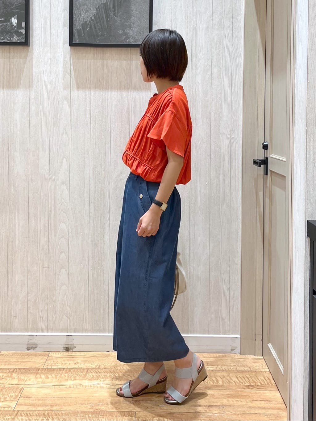 shirayuuuさんの「SHOO･LA･RUE｜【洗える/S-LL/ひんやり】金ボタンがアクセント　大人のデニムガウチョパンツ」を使ったコーディネート