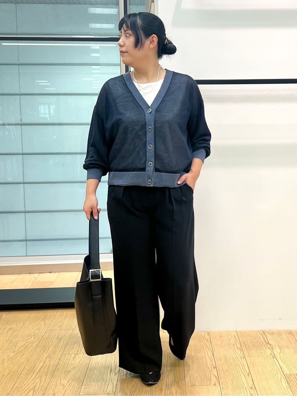 shimaさんの「INDIVI｜【程よいシアー素材/洗える】バイカラーラメカーディガン」を使ったコーディネート