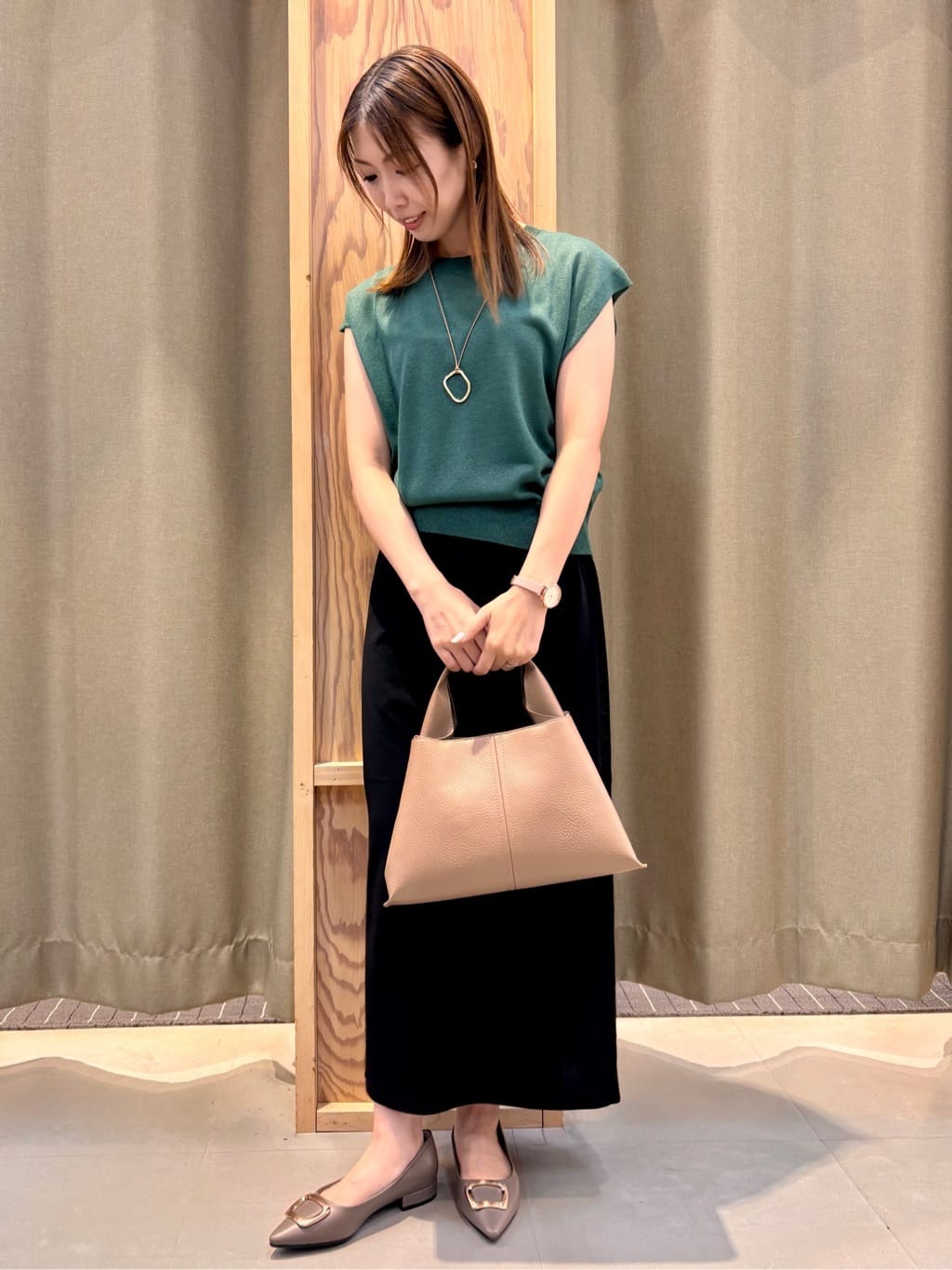 HaNeさんの「THE SHOP TK｜ラメシアーフレンチ袖トップス【セットUP可/洗濯機OK】」を使ったコーディネート