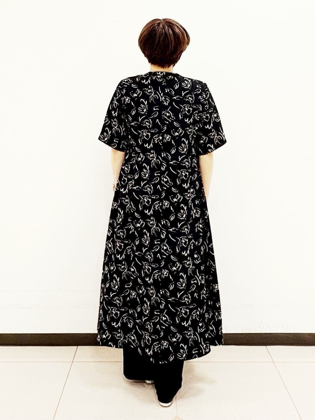 SAOさんの「INDIVI｜【洗える／UVケア／SETUP可能】ドロストワイドパンツ」を使ったコーディネート