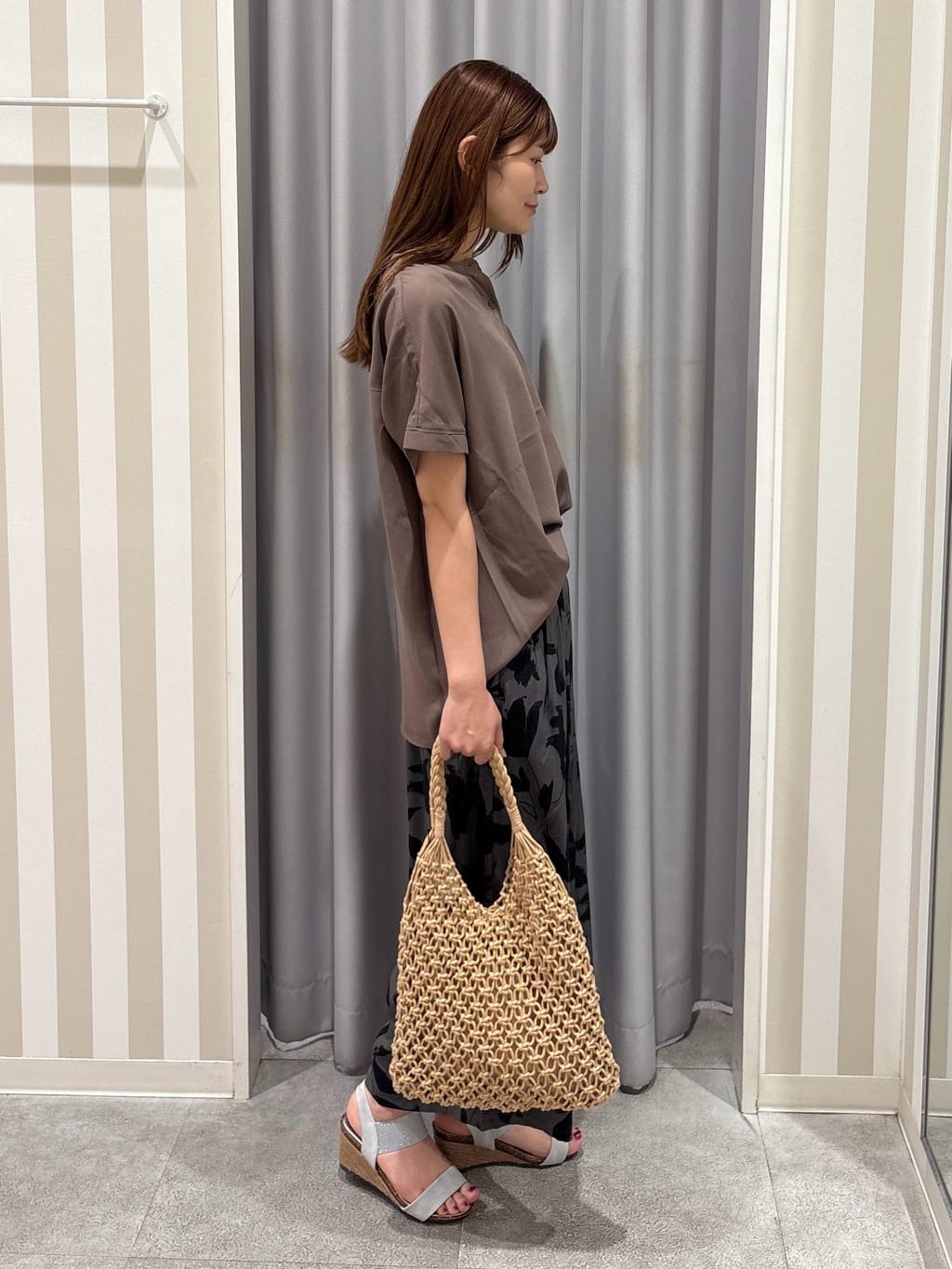 Rikaさんの「SHOO･LA･RUE｜【洗える/プチプラ】大人の抜け感をプラスする バンドカラーシャツ」を使ったコーディネート