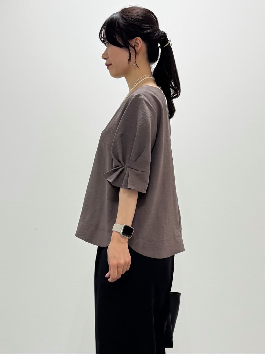 kozuさんの「index｜《8色展開／XS-LLサイズ》タックパフスリーブブラウス【洗濯機洗い可／吸水速乾／防シワ／抗ピル】」を使ったコーディネート