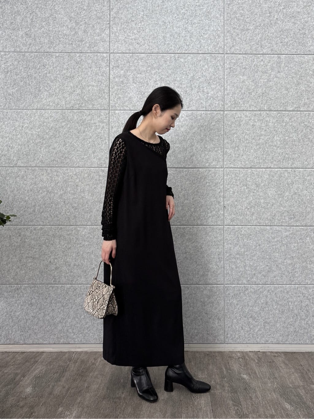ひなさんの「INDIVI｜【LE VERNIS】Metal handle minibag」を使ったコーディネート