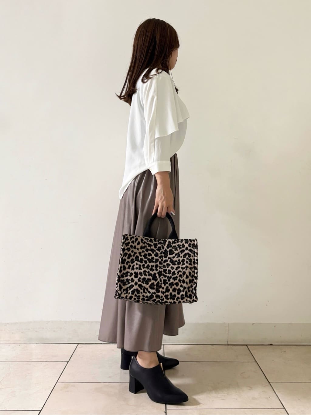 kahoさんの「INDIVI｜レザー調ギャザースカート」を使ったコーディネート