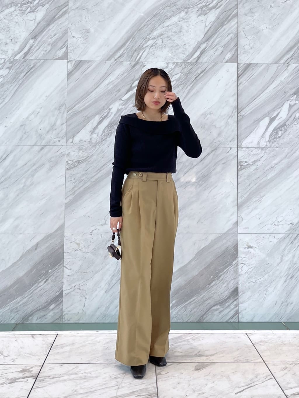 Harukaさんの「INDIVI｜【再入荷】アシメオフショルニット」を使ったコーディネート