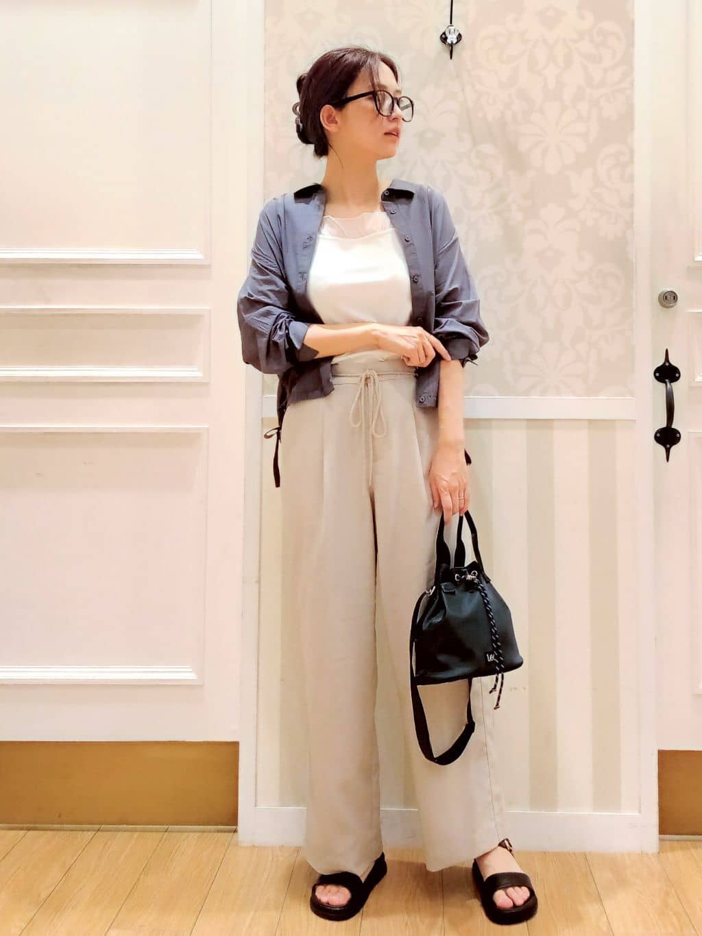 Nakaさんの「grove｜ロープベルトで差がつく 洗練リラックスパンツ」を使ったコーディネート