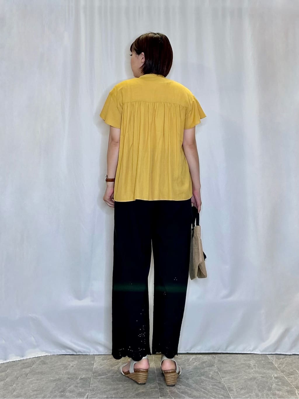 ネリさんの「SHOO･LA･RUE｜【S-LL】華やかさをプラスする 裾刺繍ストレートパンツ」を使ったコーディネート
