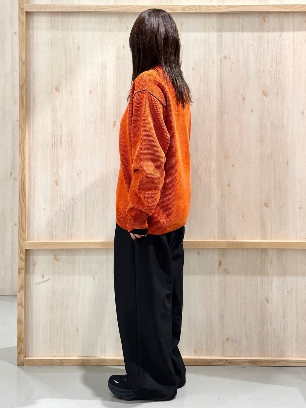 nanaさんの「THE SHOP TK｜【大人の上品カジュアルを叶える】ハグするニット 洗濯機OK／6色展開」を使ったコーディネート
