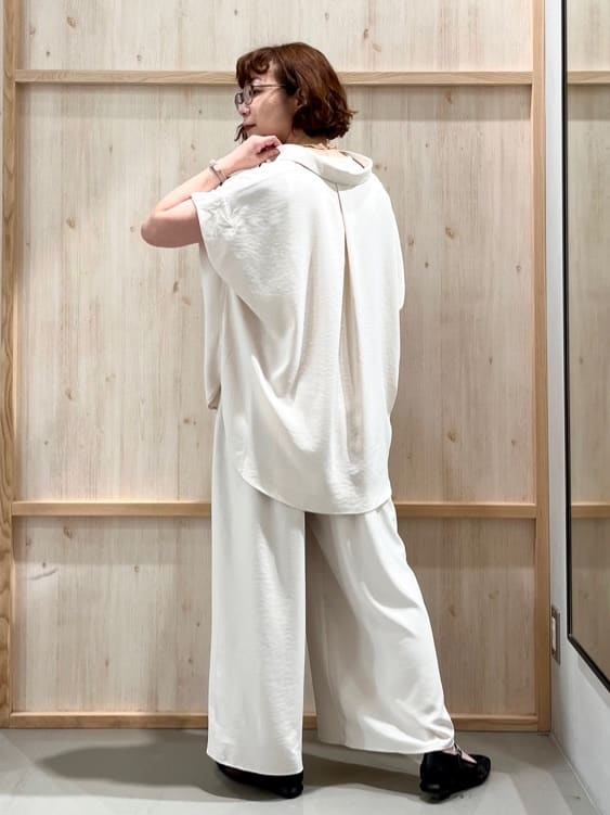 nakoさんの「THE SHOP TK｜コットンライクブラウス【接触冷感/洗濯機OK/UV/セットアップ可】」を使ったコーディネート