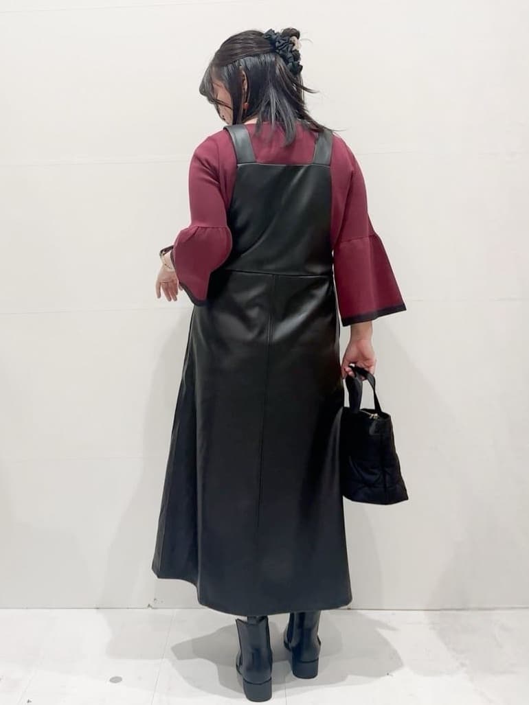 Minさんの「OPAQUE.CLIP｜レザー調フレアジャンスカ【洗える】」を使ったコーディネート