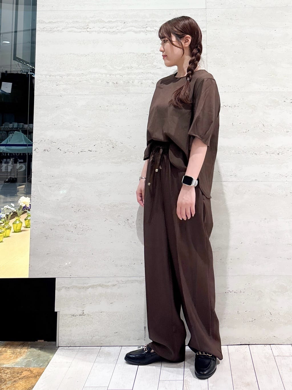 かほさんの「OPAQUE.CLIP｜【抗菌防臭加工／通勤対応】チェーンデザインローファー」を使ったコーディネート