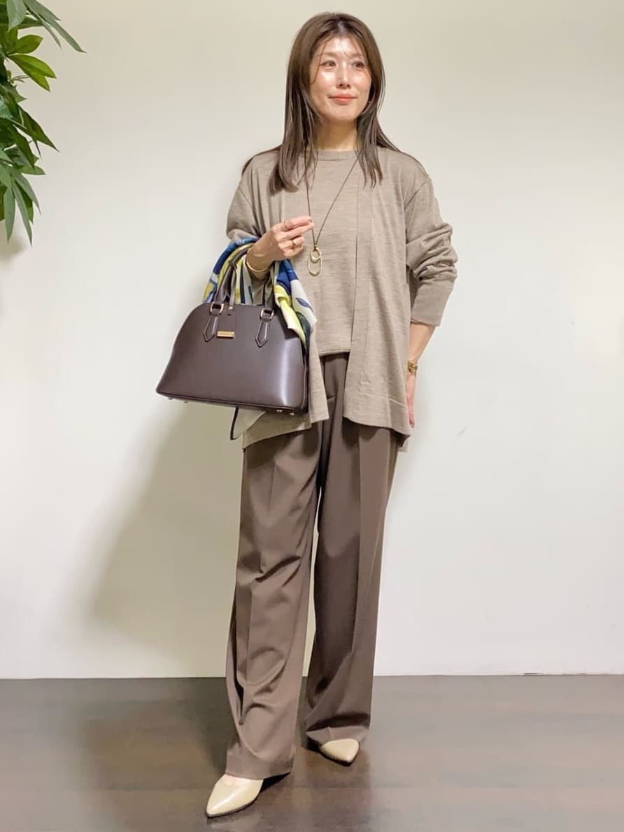 tomoさんの「UNTITLED｜【アンサンブル可/洗える】シルクウールカシミヤ ドルマンスリーブニット」を使ったコーディネート
