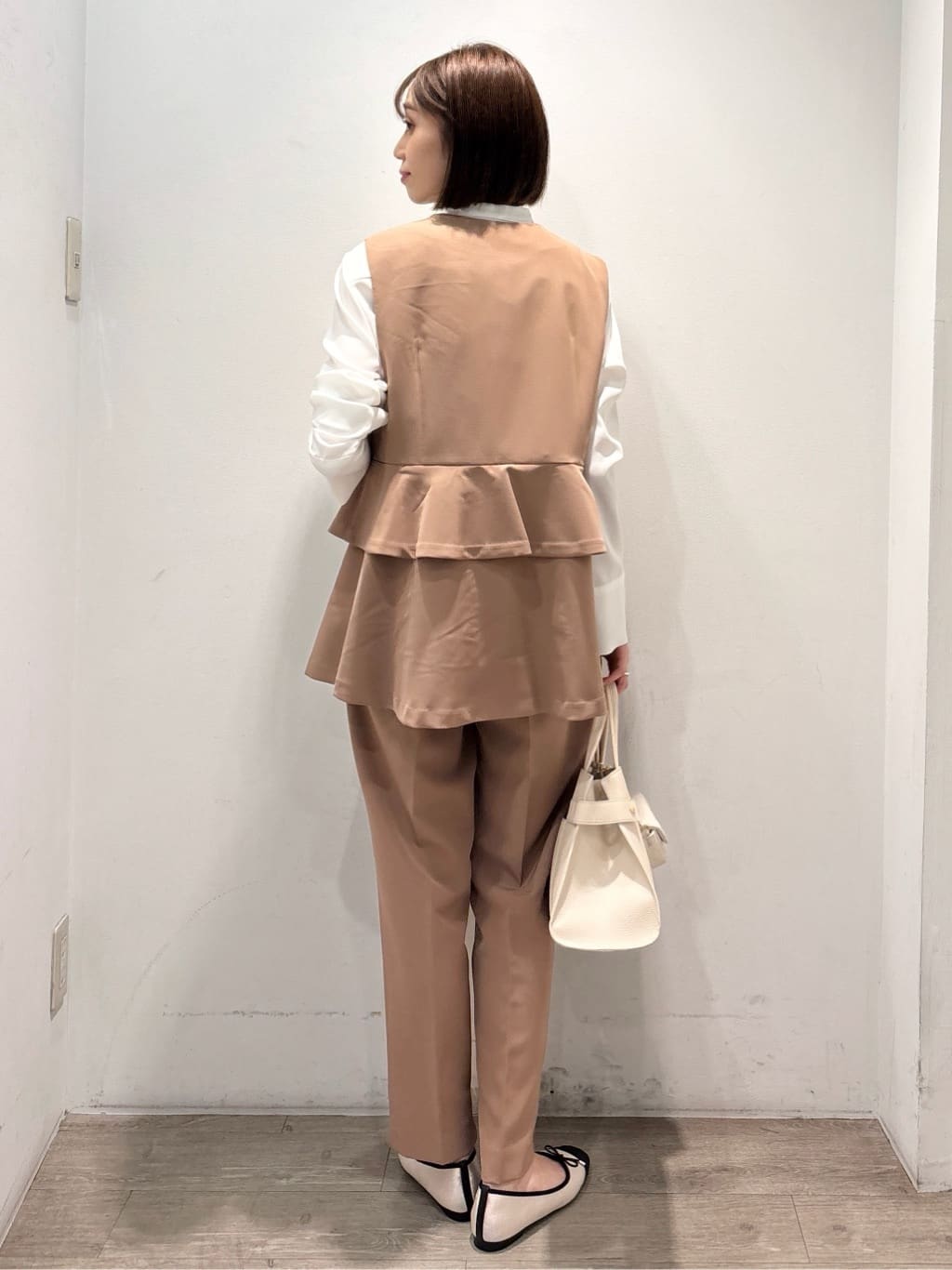ぶまりんさんの「OPAQUE.CLIP｜フリルペプラムジレ／セットアップ対応可【洗濯機洗い可】」を使ったコーディネート