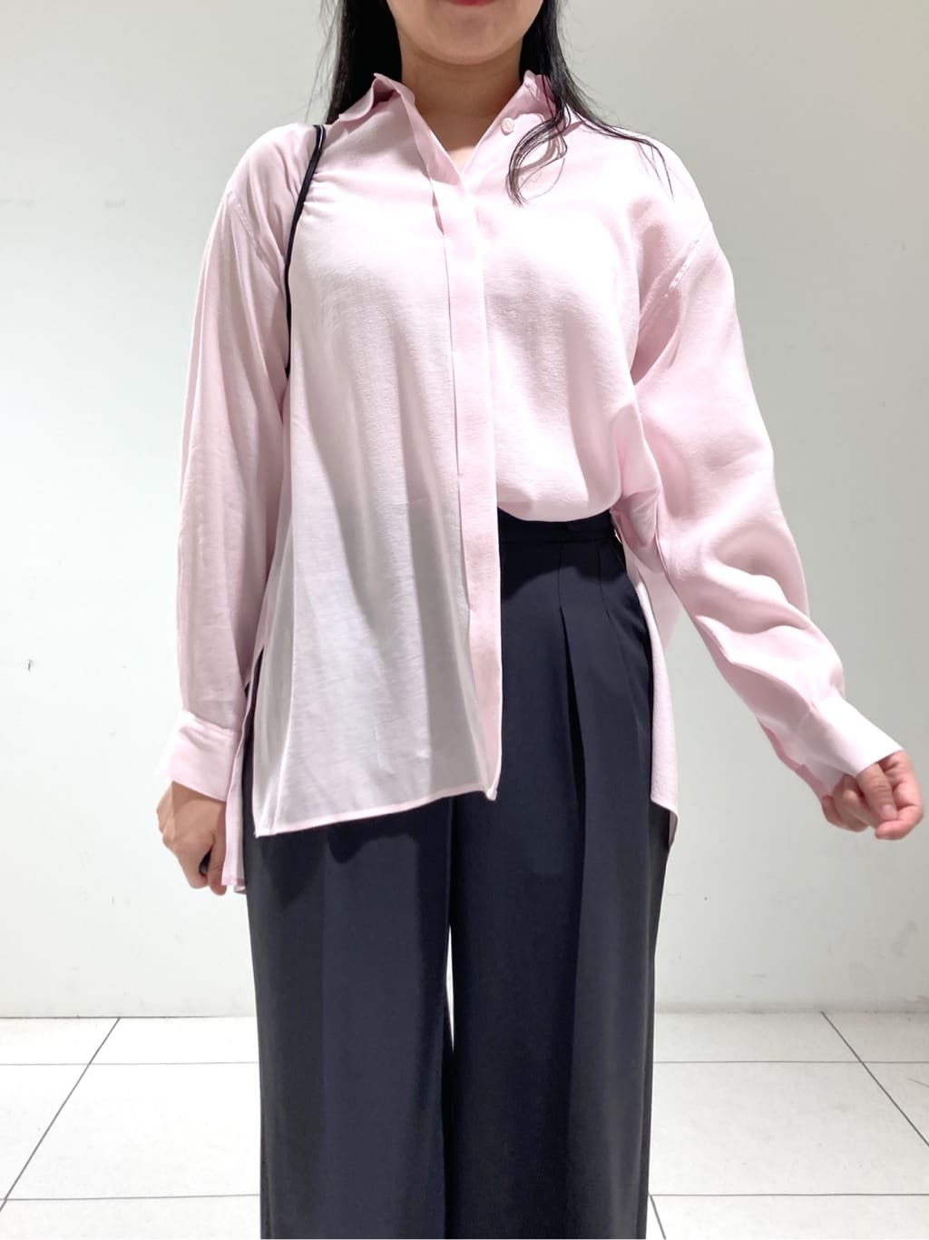 momokoさんの「INDIVI｜【体型カバー／清涼感】シアーオーバーシャツ」を使ったコーディネート