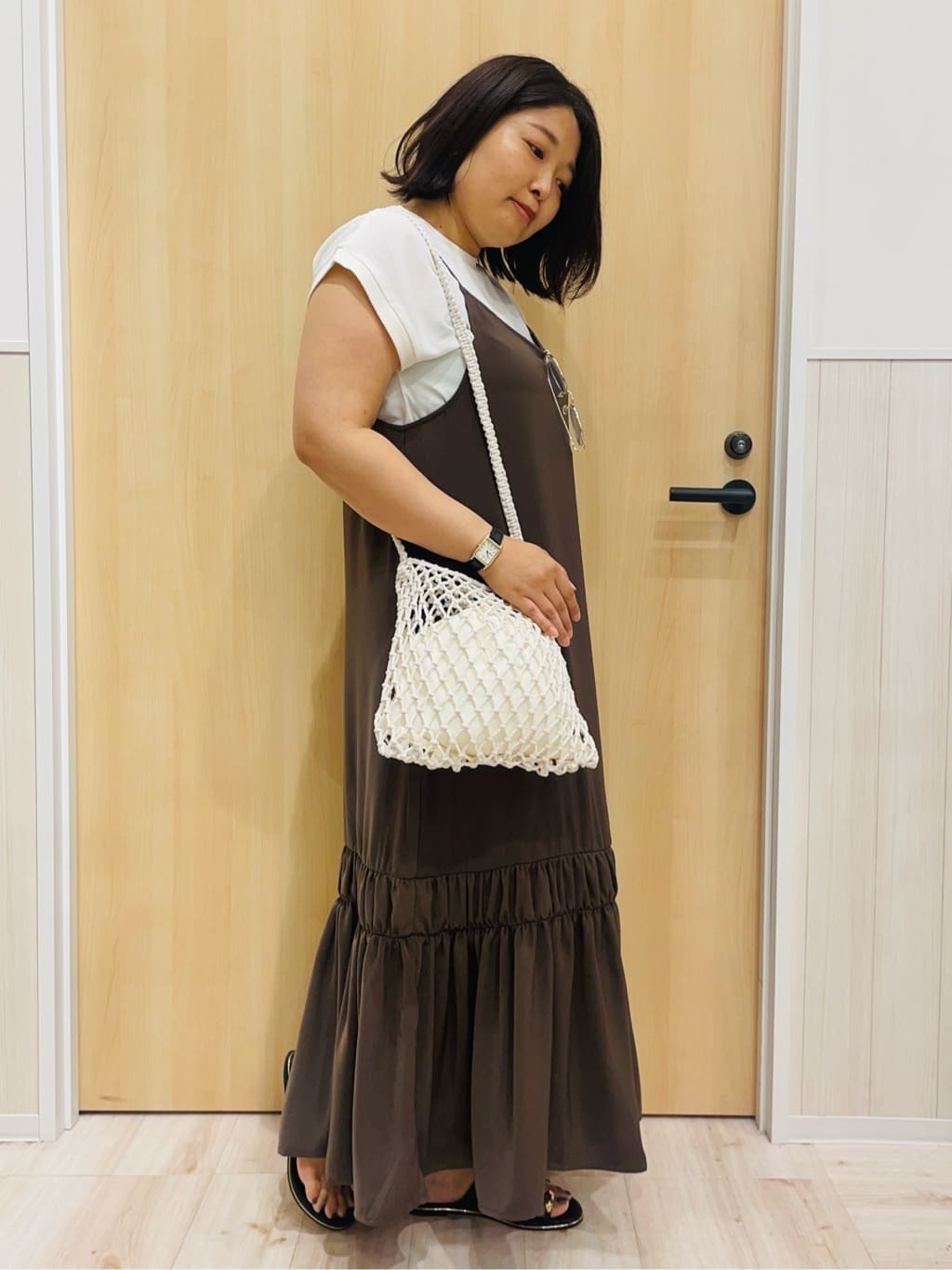 すーさんの「SHOO･LA･RUE｜【ひんやり】シャーリングがアクセントに 大人のデザインキャミワンピース」を使ったコーディネート