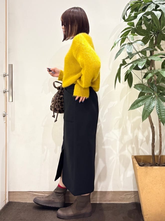 TOWAさんの「SHOO･LA･RUE｜【S-LL/あったか】すらりときれい見え ベイカー風ナロースカート」を使ったコーディネート