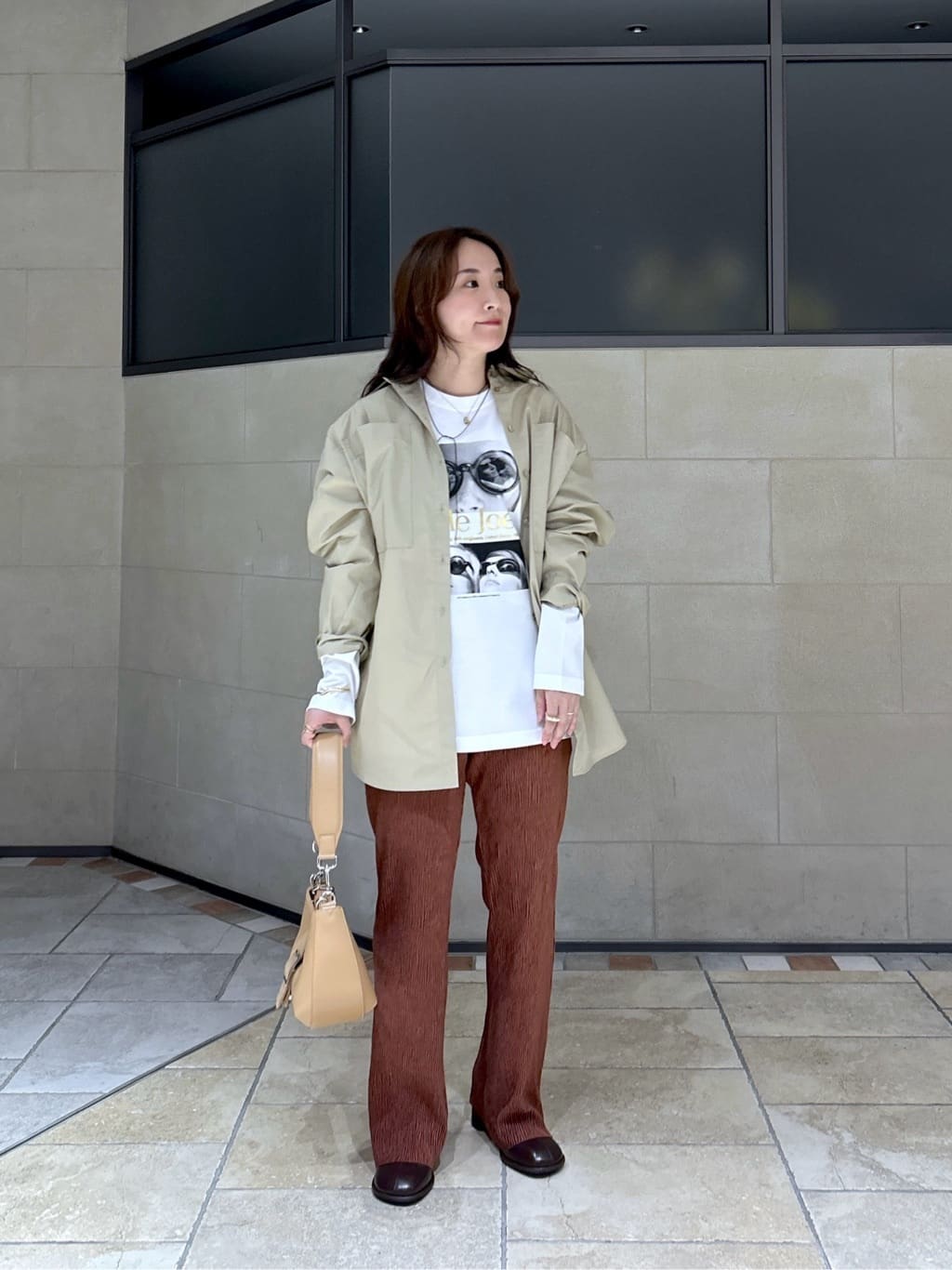 よねさんの「INDIVI｜ベロアフレアパンツ」を使ったコーディネート