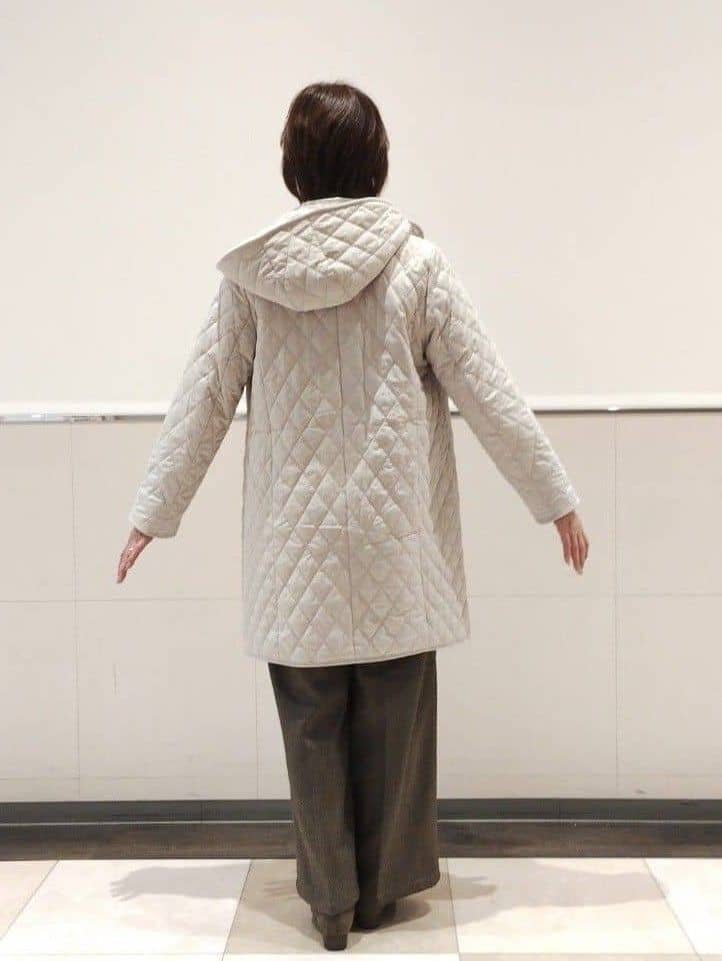 ミユさんの「SHOO･LA･RUE｜【撥水/フード取り外し可】自然にくびれる あったかダイヤ柄キルトコート【CIRCRIC】」を使ったコーディネート