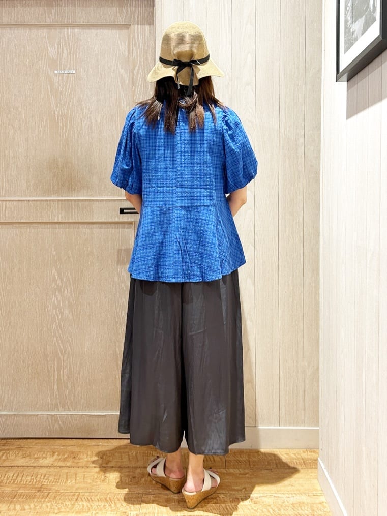 yukaさんの「SHOO･LA･RUE｜【S-LL/裏地ひんやり】スカート見えで上品に マットサテンスカーチョ」を使ったコーディネート