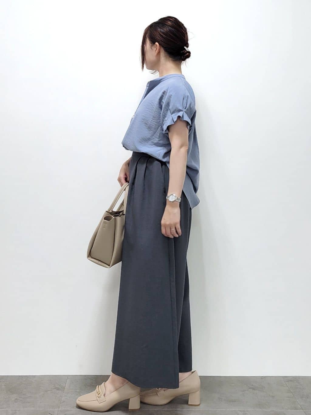 kinaさんの「index｜《7色展開／XS-LLサイズ》タックスリーブスキッパーブラウス【洗濯機洗い可／吸水速乾／抗ピル／防シ」を使ったコーディネート