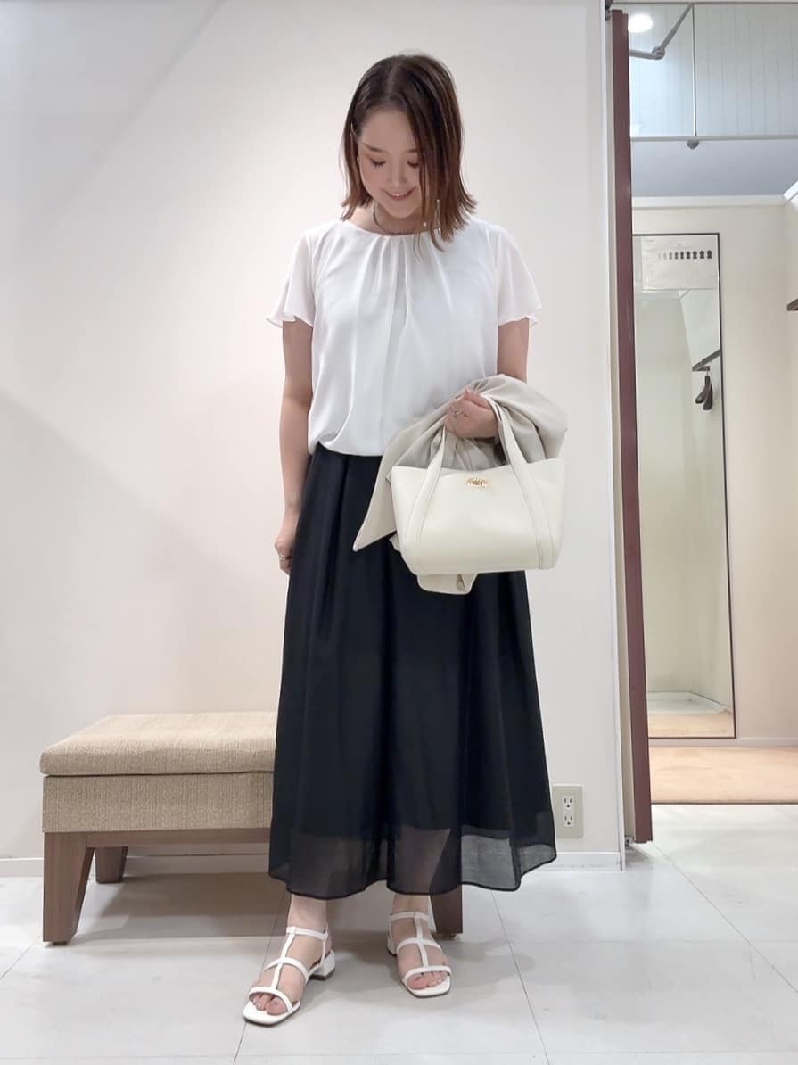 YUIさんの「UNTITLED｜【後ろウエストゴム/洗える】シアーフレアースカート」を使ったコーディネート