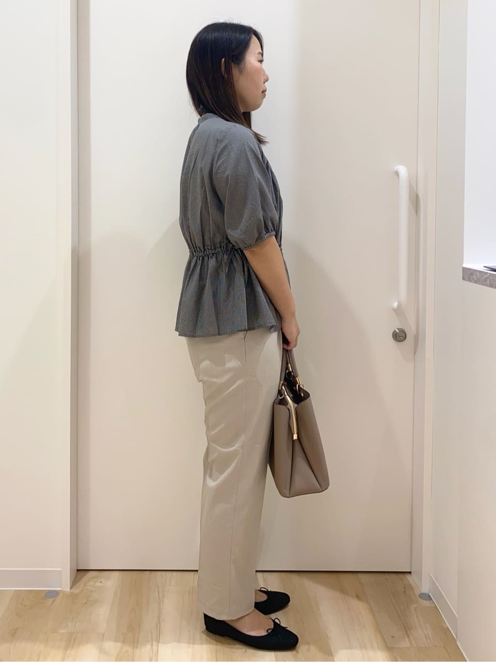 HANAさんの「grove｜【二の腕/体型カバー】メリハリシルエットが叶うシャーリングブラウス」を使ったコーディネート