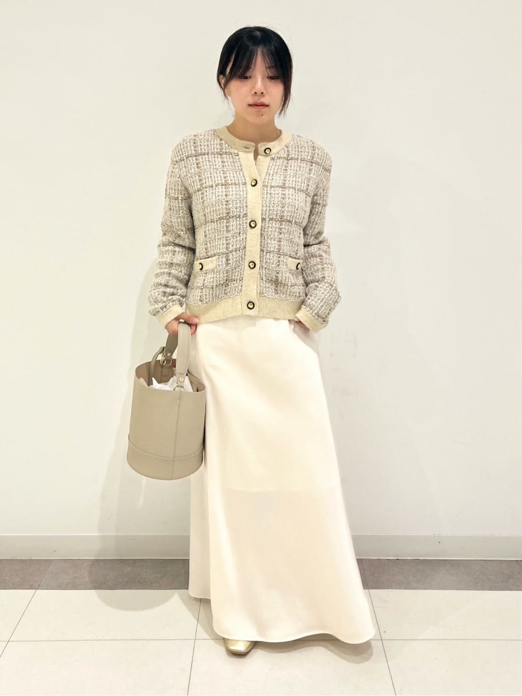 とりみさんの「DRESSTERIOR｜ストレッチヴィンテージサテンナロースカート」を使ったコーディネート