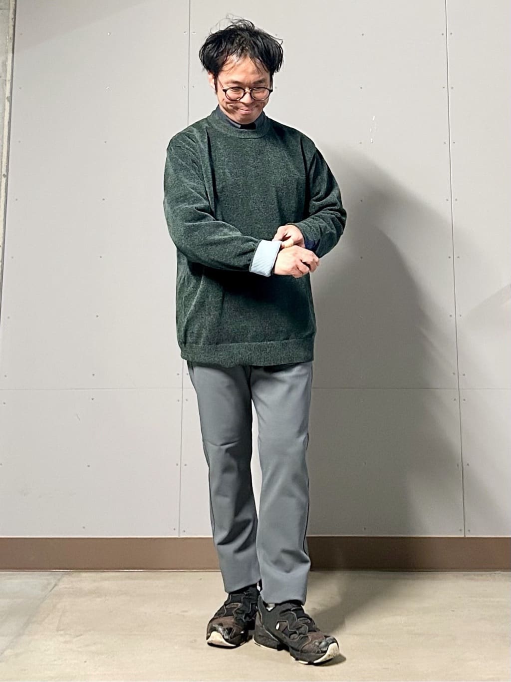 KENJI Iさんの「THE SHOP TK｜【触れるたびに心地良い】ライトモールニット　洗濯機OK/ユニセックスでおすすめ！」を使ったコーディネート